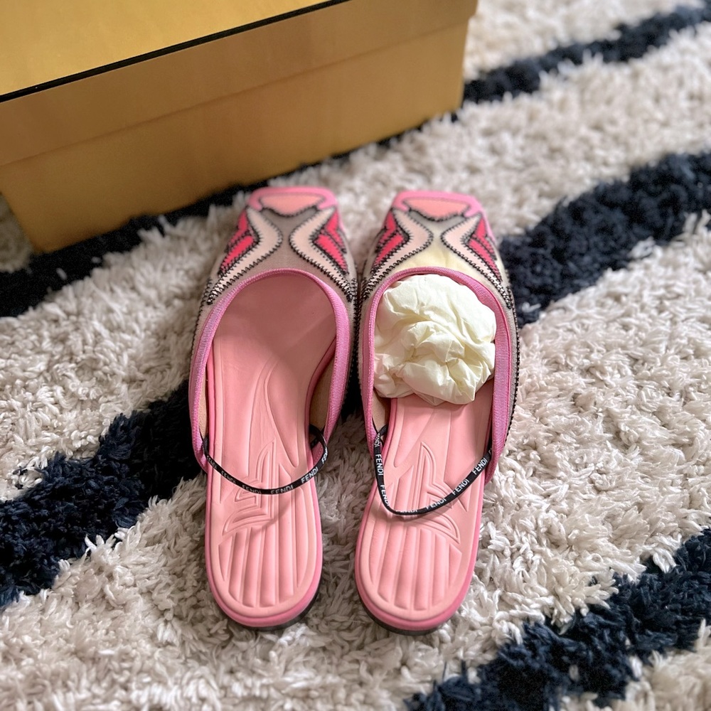 100% Authentic FENDI Pink Mesh and Canvas Mules - Picture 2 of 5